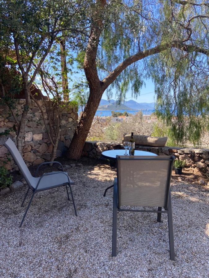 Апартаменты Pepper Tree Aegina Экстерьер фото